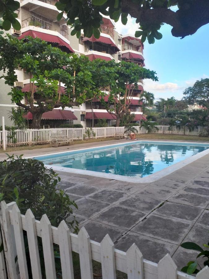 Rooms By The Pool Kingston Luaran gambar